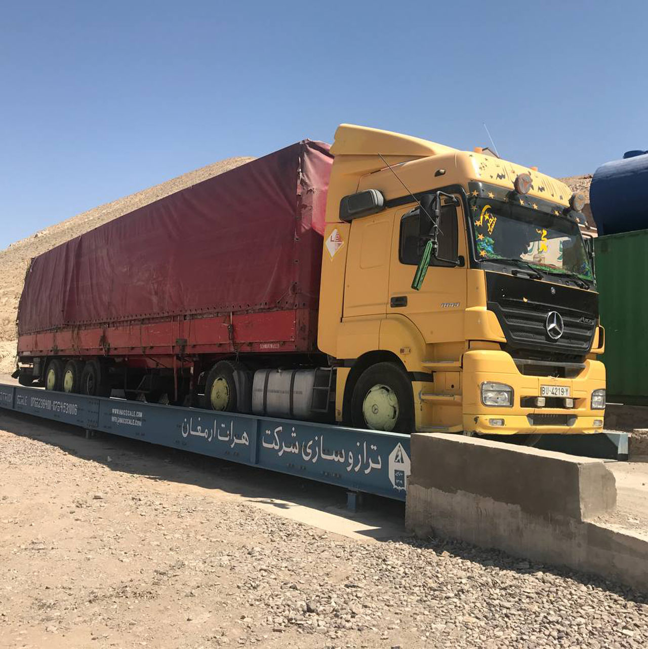 Orange truck with grain on weighbridge 1280 (1)7